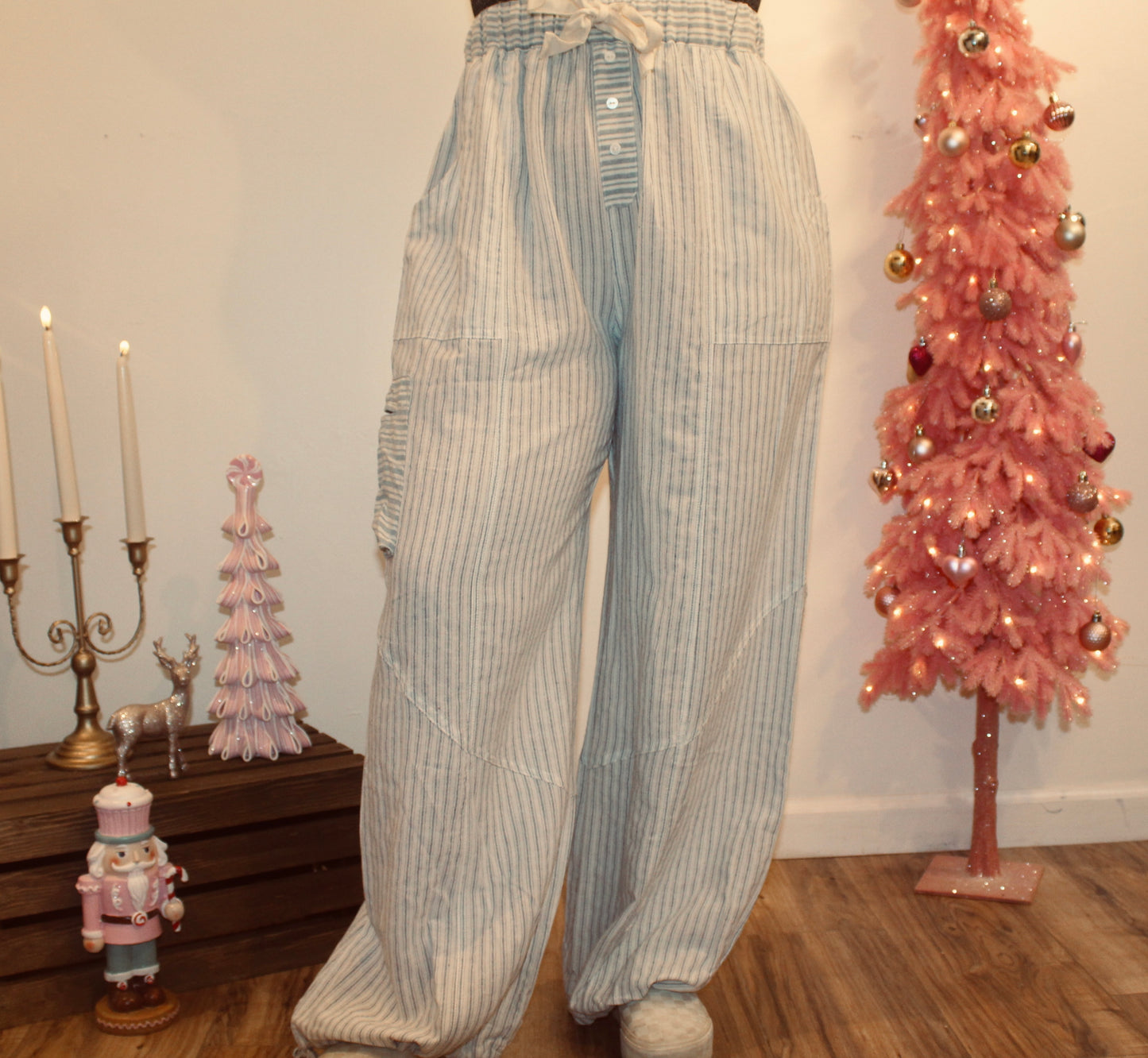 𝙺𝚎𝚎𝚙𝚒𝚗𝚐 𝙸𝚝 𝙲𝚊𝚜𝚞𝚊𝚕 𝚂𝚝𝚛𝚒𝚙𝚎𝚍 𝙿𝚊𝚗𝚝𝚜