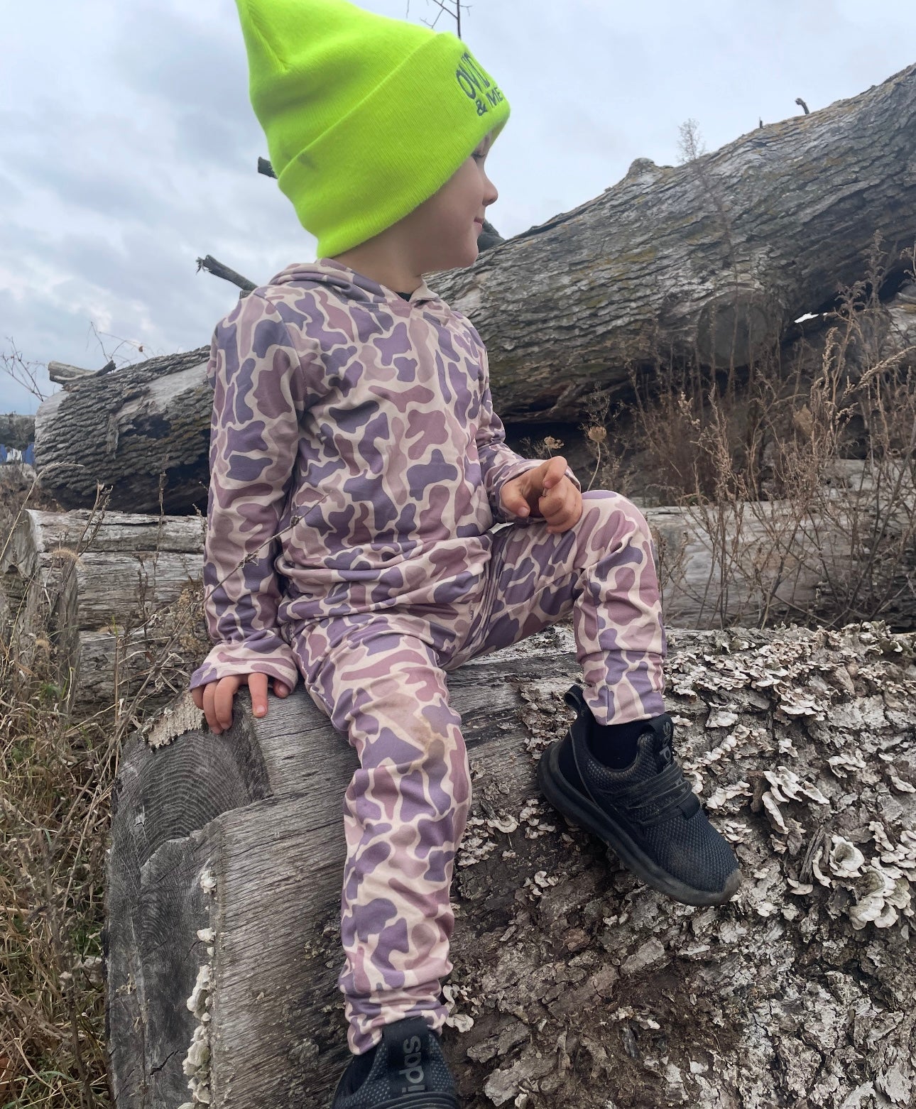 𝙲𝚑𝚊𝚛𝚕𝚒𝚎 𝙲𝚊𝚖𝚘 𝚂𝚎𝚝