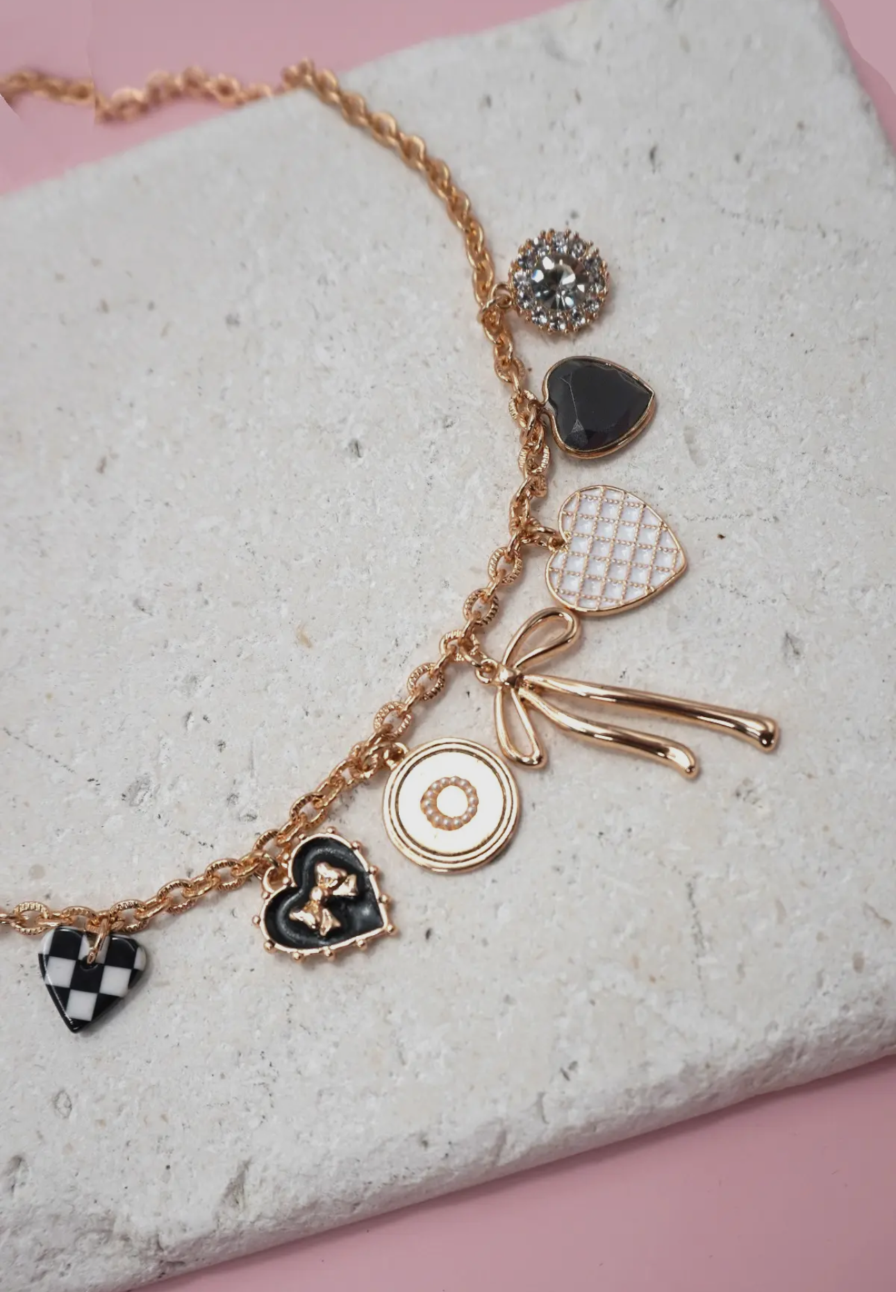 𝙲𝚑𝚊𝚛𝚖 𝙽𝚎𝚌𝚔𝚕𝚊𝚌𝚎